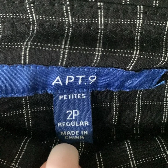 Apt 9 women’s petite dress pants size 2P - Picture 2 of 4
